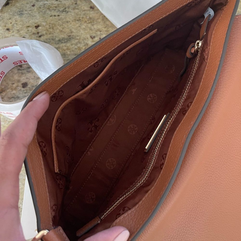 New ❤️ Thea Tory Burch crossbody - Picture 7 of 7